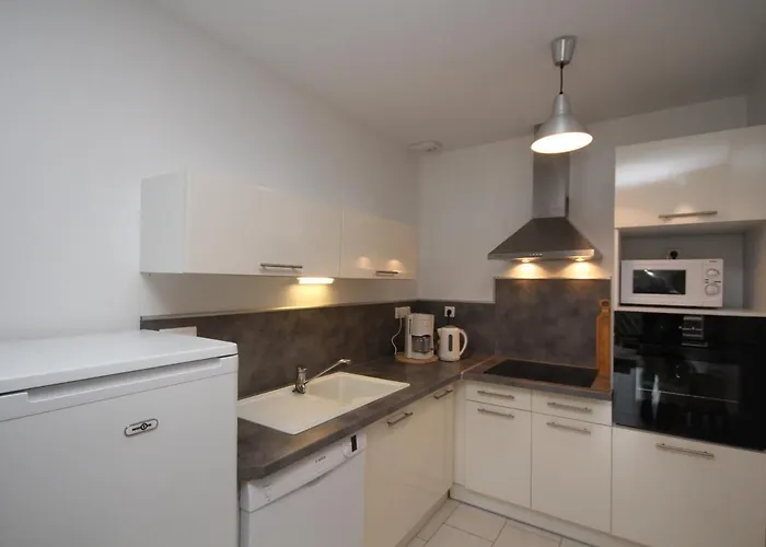 T2 Bis Avec Terrasse Ouest Et Wi-fi - Fr-1-608-70 *